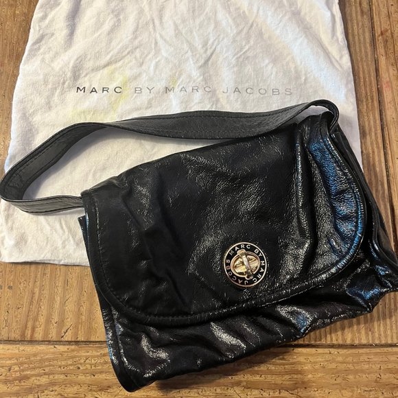 MARC BY MARC JACOBS PATENT LEATHER BLACK HANDBAG - Picture 1 of 8